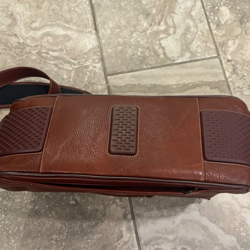 Johnston & Murphy Mens Brown Leather Briefcase Messenger Laptop Bag Turn Lock